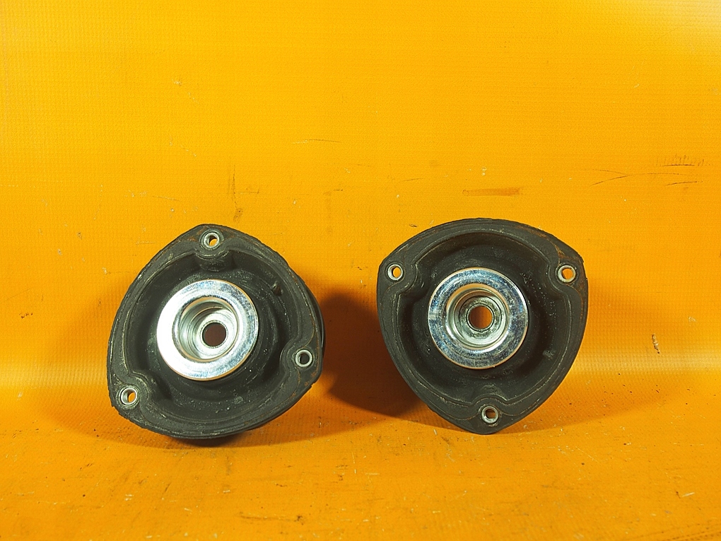 Audi Q3 83A SB 18KM Mocowanie Amortyzatora Łożysko 5q0412331e / 5q0412249f Product image