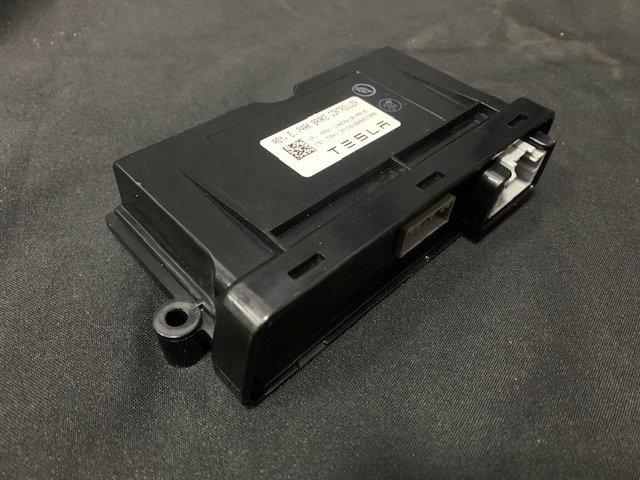 Ελεγκτής χειρόφρενου Tesla S X ECU 1007618-00-E Product image