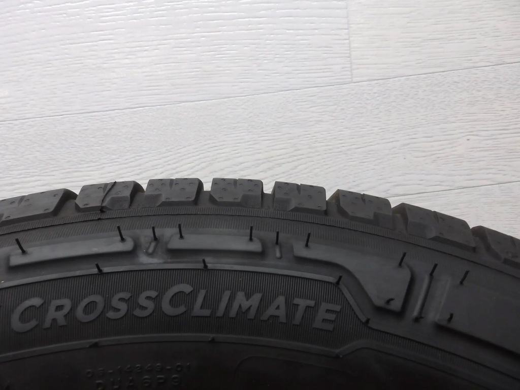 Ελαστικό Michelin Agilis CrossClimate για όλες τις εποχές 215/60/17C 109/107T Product image