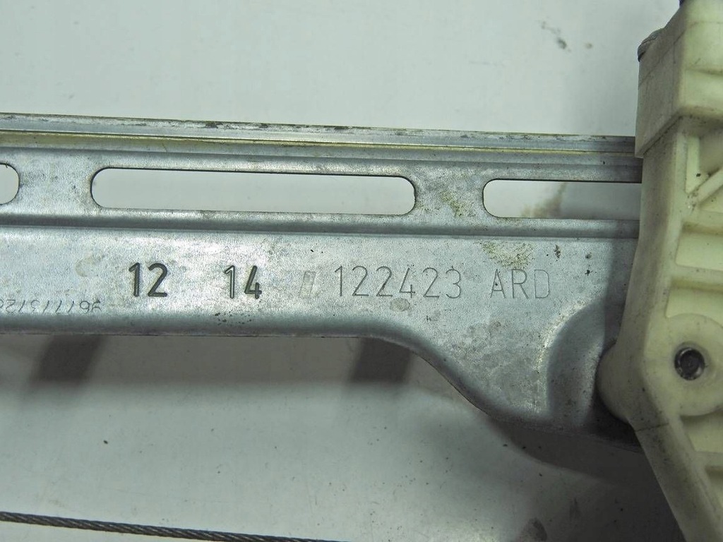 Peugeot 308 II T9 13-17 Ανυψωμένη από γυαλί δεξιά πίσω 9678189980 Product image