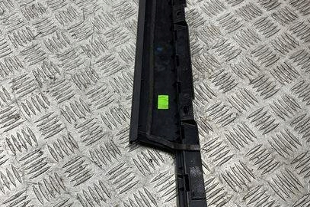 Lewy Front Door Strip Opel Astra K 39028474 1.4L Product image