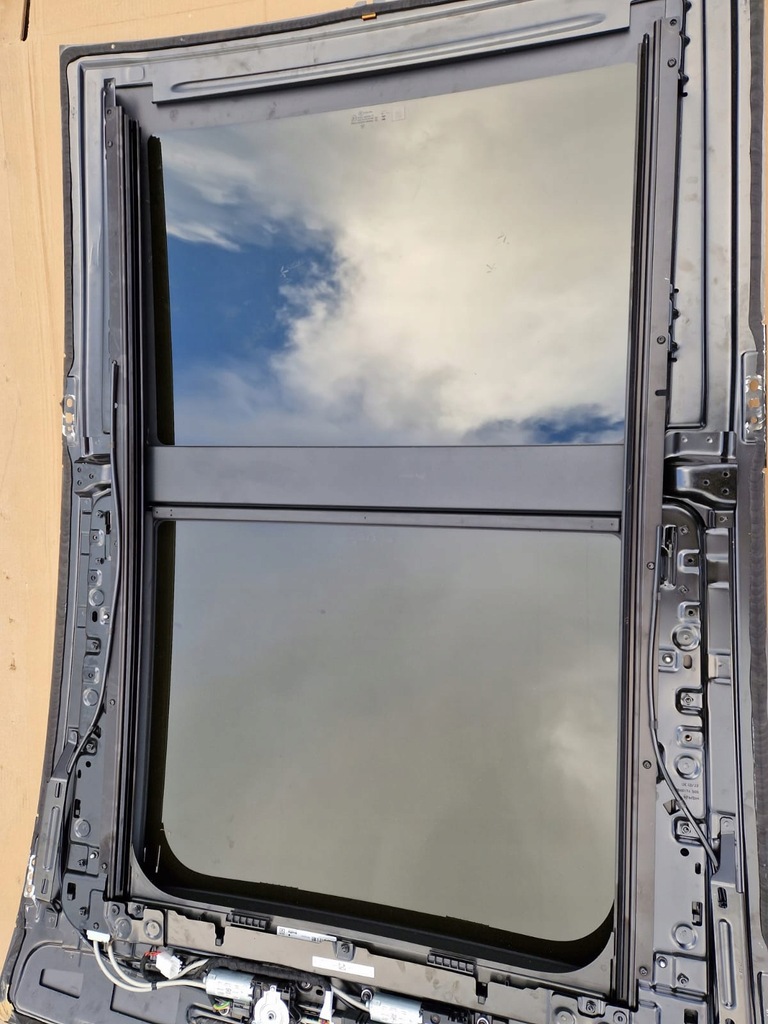Mercedes GLC 254 Panorama Roof Sunroof Product image