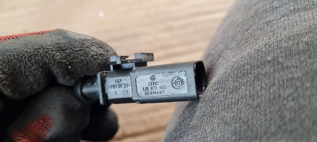 A5 8W PLUG CUBE 1J0973803 VW AUDI A4 B9 8W A5 Q7 4M Q5 80A Product image