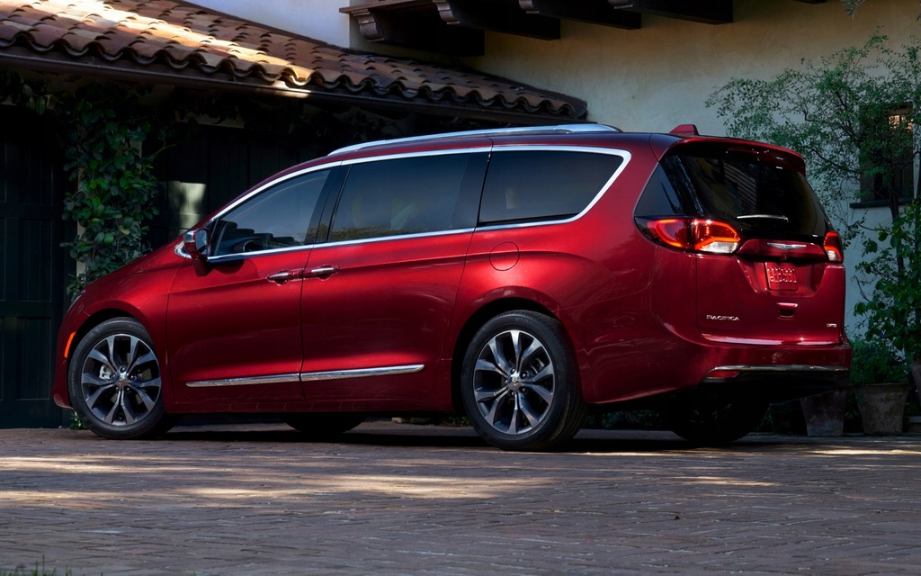 CHRYSLER PACIFICA SMALL REAR SUNROOF LIMITED Product image