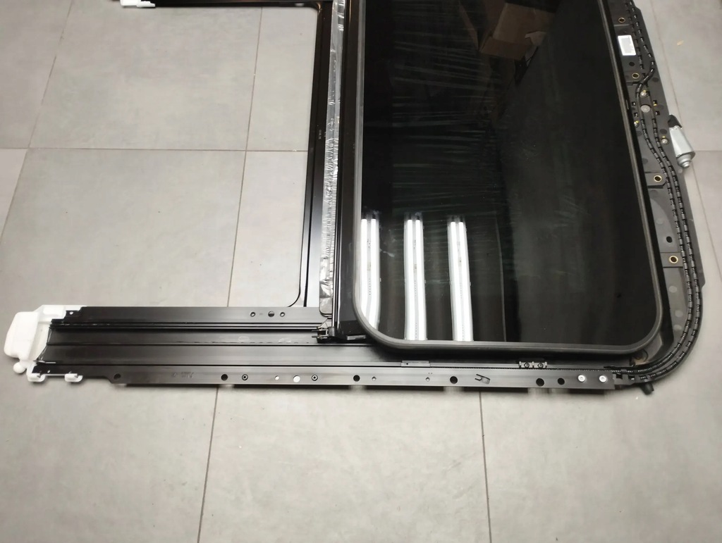 Audi A5 Sportback 8T Sunroof 8T8877041E Product image