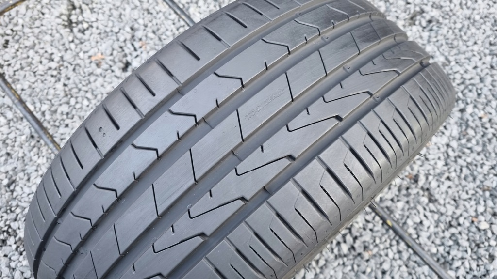 HANKOOK VENTUS PRIME 3 235 40 18 Product image