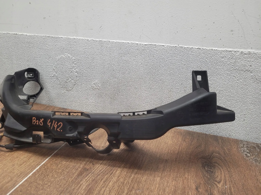 BMW 3 E92 E93 7154724 ŚLIZG POD LAMPE PRAWY Product image