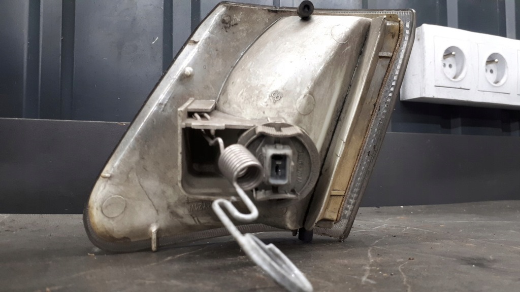 89FG13368AA μπροστινό δεξί φλας ford fiesta mk3 Product image