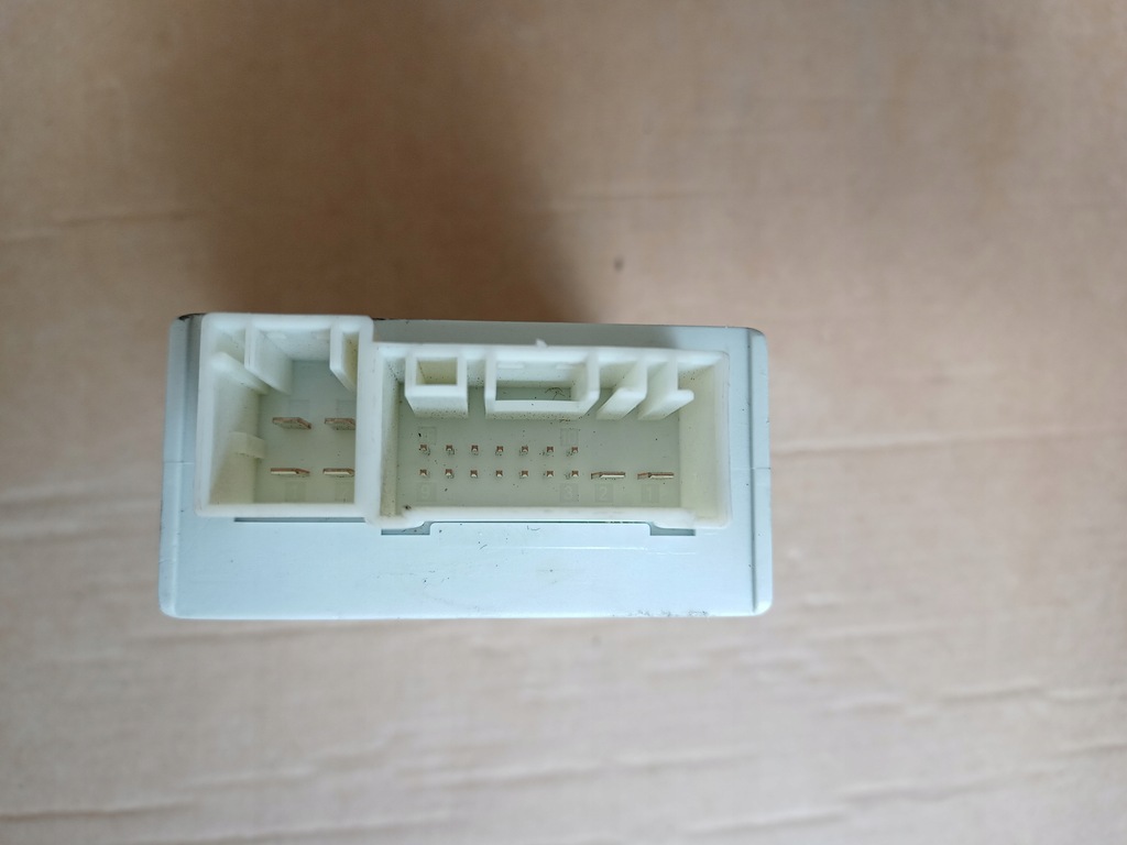 F01 F02 F07 F10 F11 X3 F25 F30 F31 F32 F33 F34 HOOK CONTROLLE MODULE 6796905 Product image