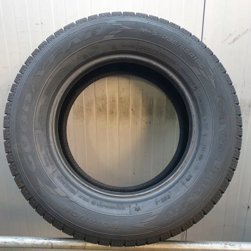 λαβή χιονιού Goodyear Cargo UltraGrip 2 235/65R16 115/113 R (3PMS Product image
