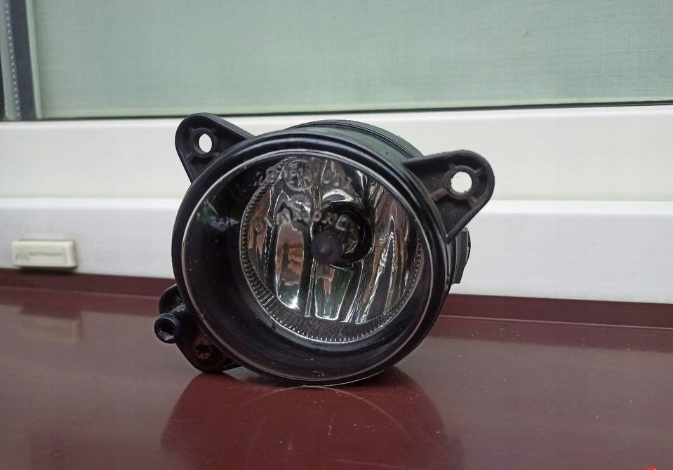 Αριστερός προβολέας ομίχλης αλογόνου VW Transporter T5 Skoda Fabia II Product image