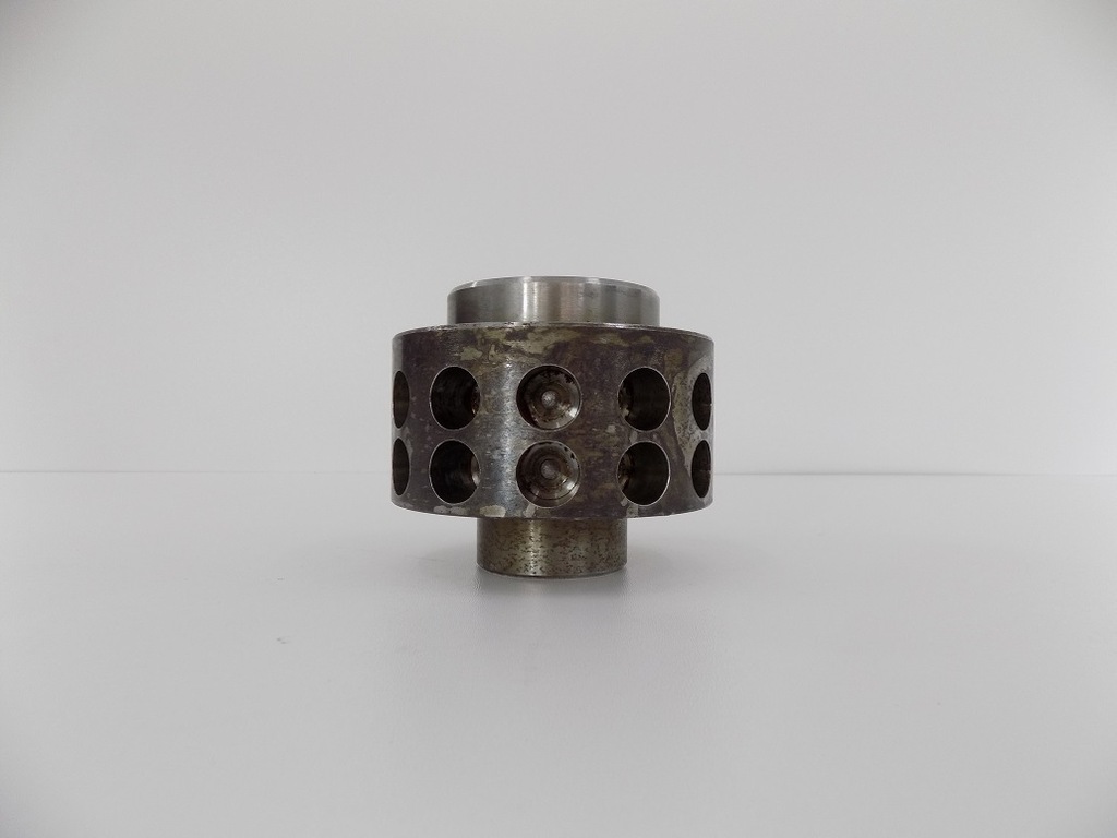 CNH HUB 84800125 CASE 2050 2040 2030 NEW HOLLAND 720CG Product image