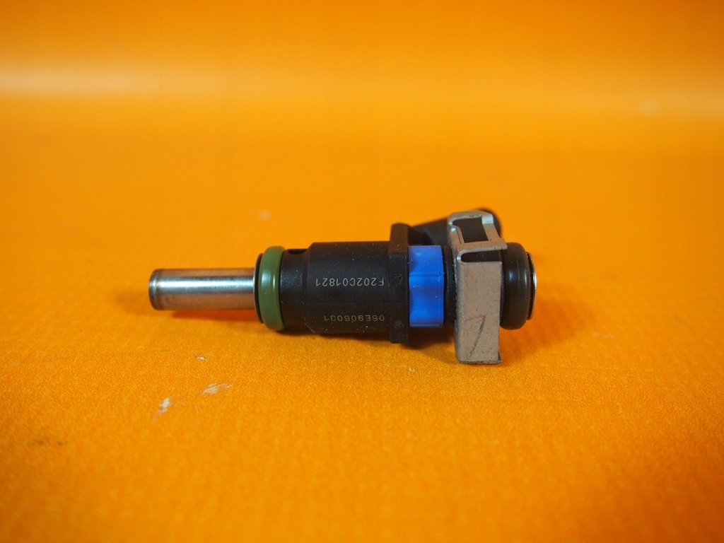 Audi A6 4G CRE Fuel Injector 06e906031 36KM Product image