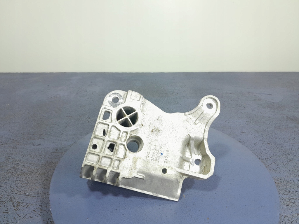 VOLVO XC40 I ​​LIFT 2.0 B3 HYB 163 HP GEARBOX MOUNT AUT 32249354 Product image