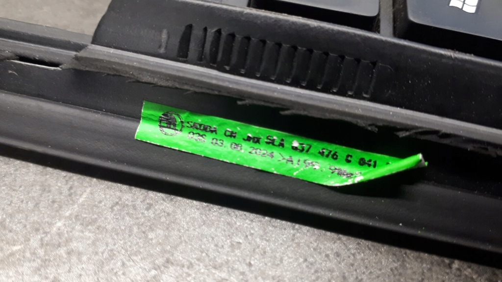 5la837476c Product image