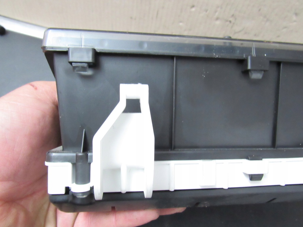 Corolla Verso II 2.2 D4d counter 83800-0f090 Product image