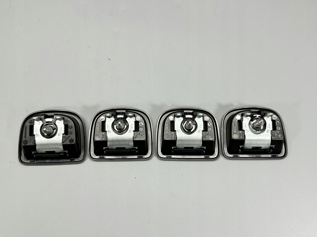 AUDI A3 8Y ΣΕΤ ΛΑΒΗ ΣΤΗΡΙΞΗΣ ΚΟΡΜΑΓΟΥ 4 τεμ Product image