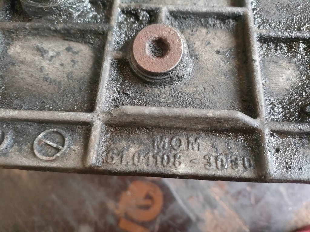 OIL TAN BASE MAN L2000 6.9 51.01108-3030 D0836 Product image