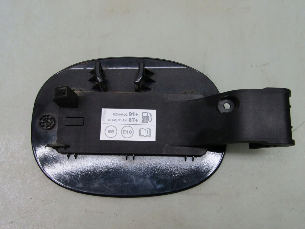 CEED III 20R HTB FUEL FOLER FLAP 1K 31038-M6000 Product image