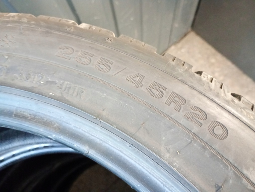 Dunlop Winter Sport5 5 2x 255/45R20 και 2x 285/45r20 ελαστικά 4.3mm χειμώνα Product image