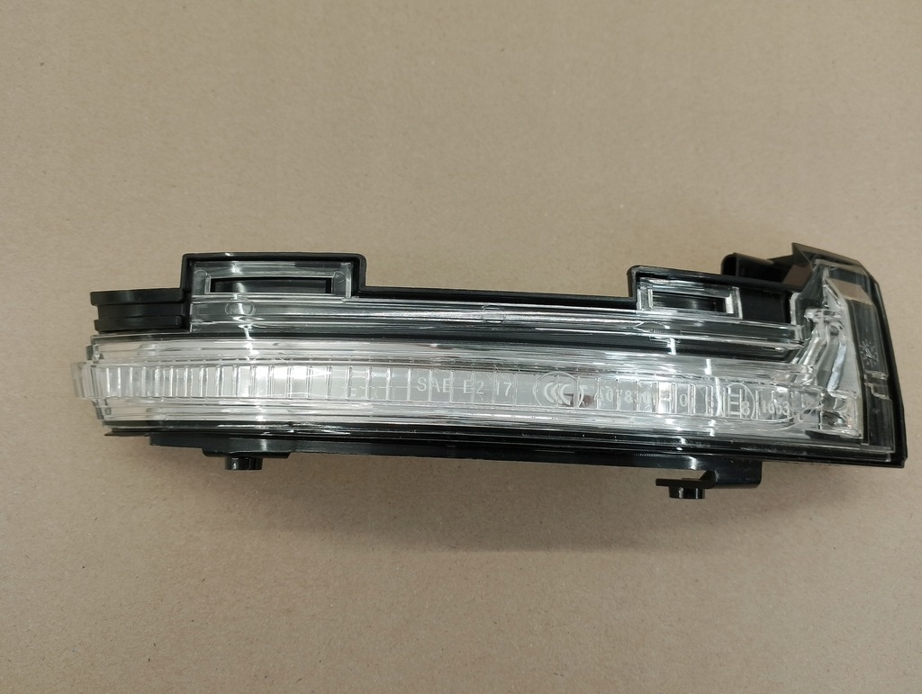 Ένδειξη δεξιού καθρέφτη VW TOUAREG III Product image