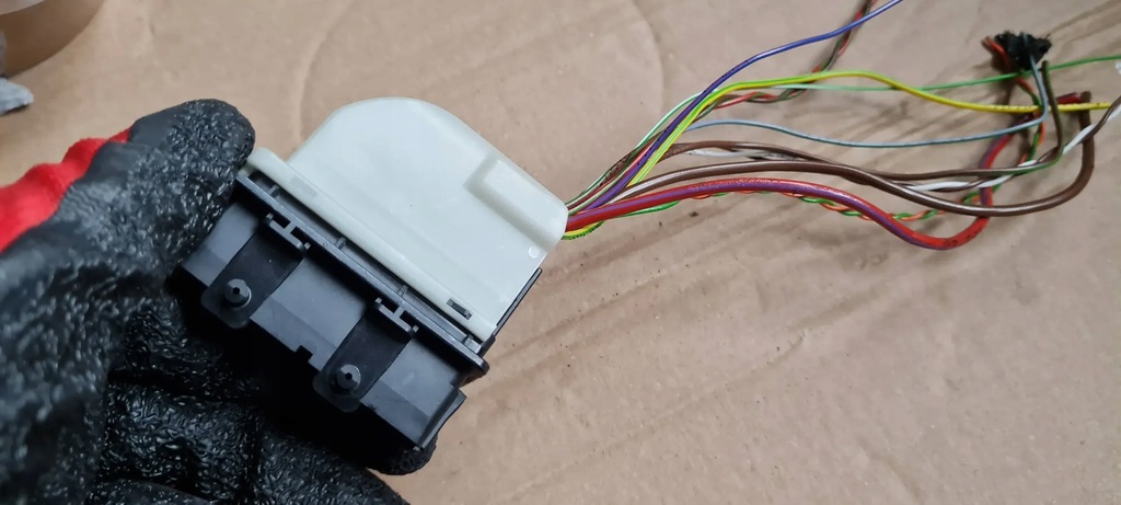 A5 8W CUBICLE PLUG CONSECTOR 4H0972701 A4 B9 8W Product image