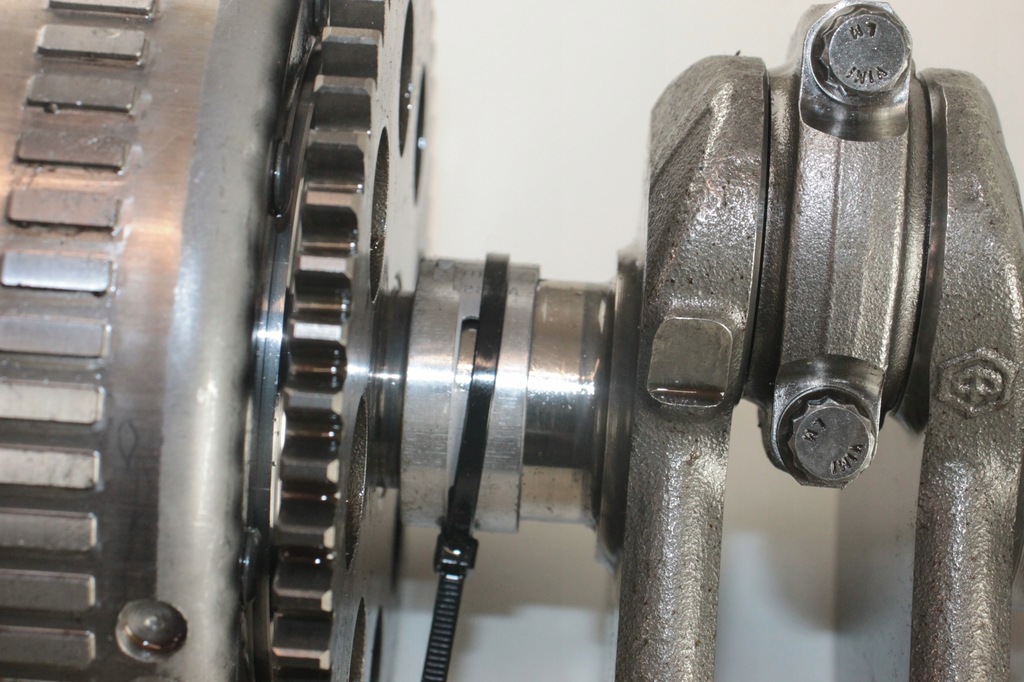 APRILIA TUONO 660 ΣΤΡΟΦΑΛΟΣ ΜΑΓΝΗΤΗΣ ΤΡΟΧΟΣ Product image
