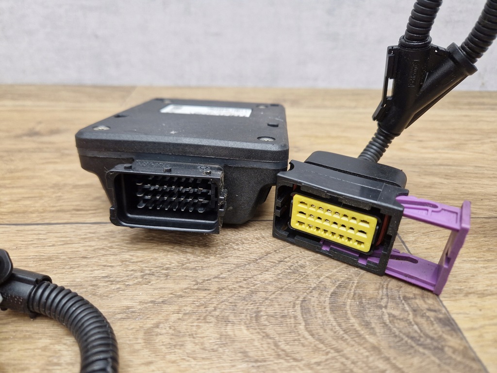BMW F30 330E B48 Τραύλου τσιπ CRTD4 BT Multi Channel + RPM Tuning Box Product image