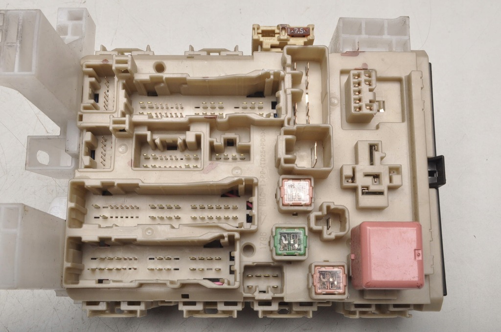 TOYOTA AVENSIS T27 2.0 D-4D BOX BSI MODULE 82730-05C80 Product image