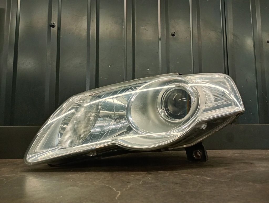 3C0941005Q Αριστερά προβολέας VW Passat B6 Hella Product image