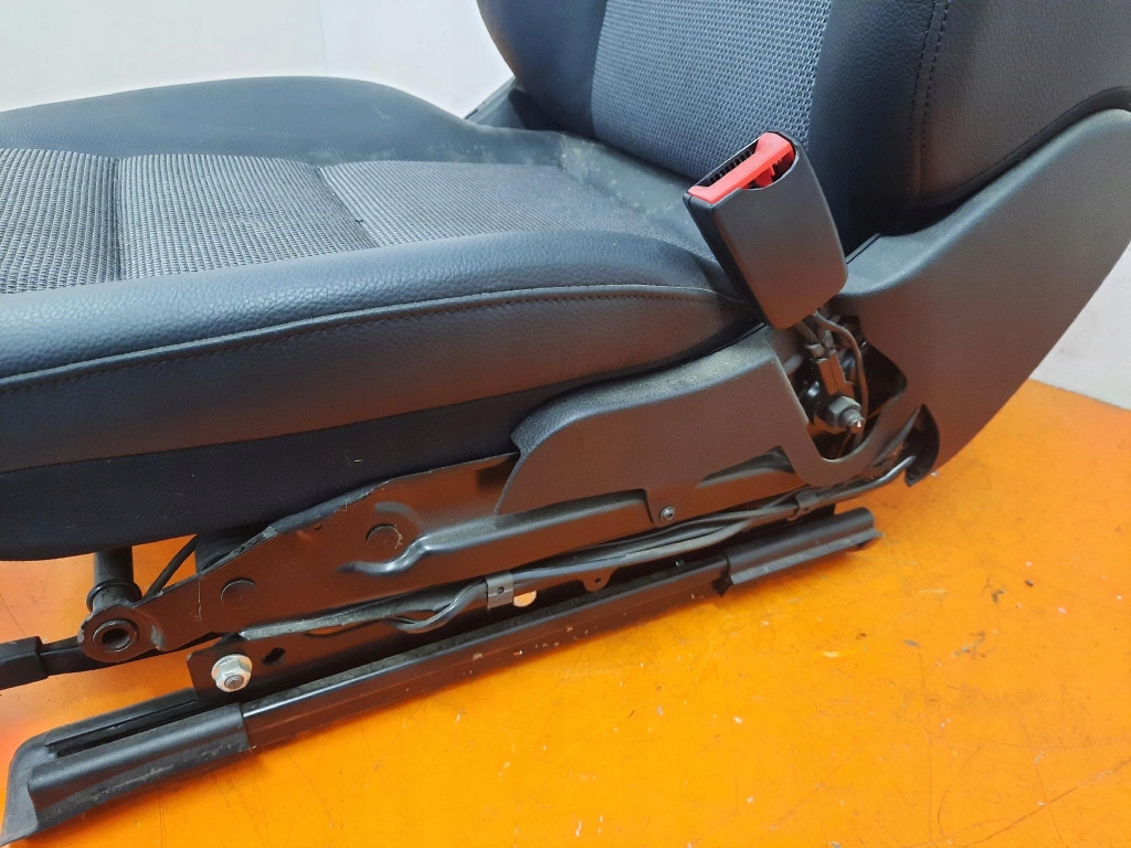 Mercedes C-Class το 204 07-14 κάθισμα επιβατών δεξιά 20420810 Product image