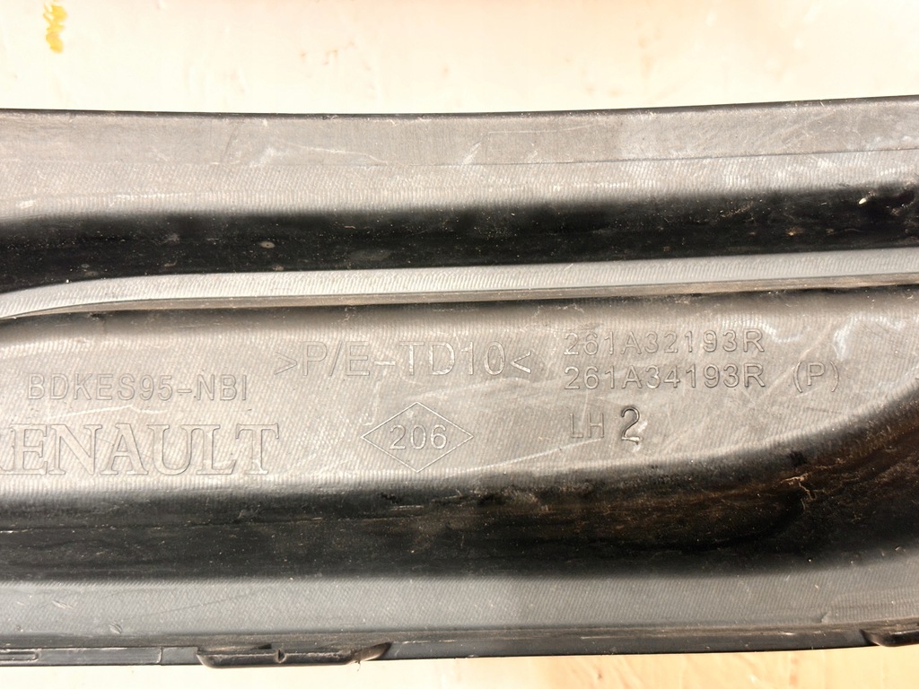 RENAULT MEGANE III LIFT - GRILL BUMPER ΑΡΙΣΤΕΡΑ 261A32193R ΔΕΞΙΑ 261A25882R Product image