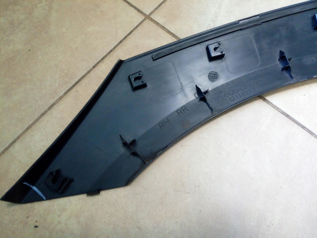 Toyota Aygo X '20 Fender Rows Right 75651-0H010 75605-0H020 Original* Product image