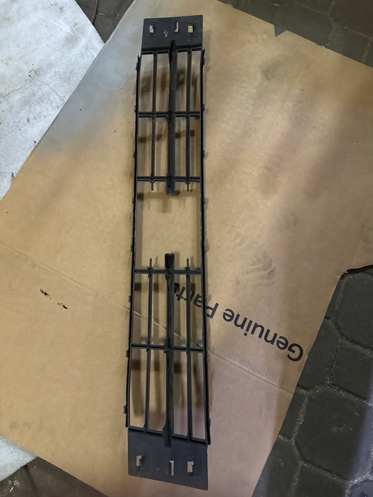 Κεντρική γρίλια προφυλακτήρα Skoda Fabia III 6V0853677A Product image