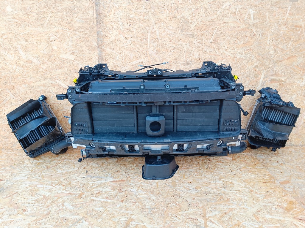 Porsche Cayenne E-Hybrid 2022R μπροστά στη χρωματική μάσκα M7Q 9Y 9Y0 Bumper Lamp Product image