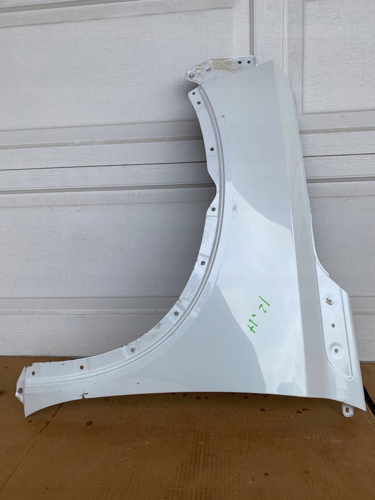 Suzuki Vitara III 15 - αριστερό μπροστινό φτερό χωρίς τρύπες Product image