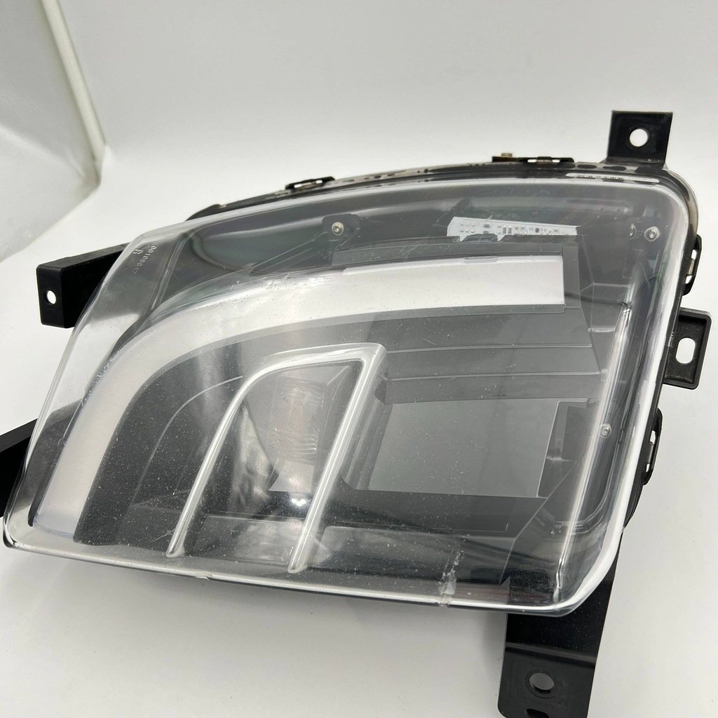 Tesla Model X HALOGEN LED DRL RIGHT 103433100A Product image