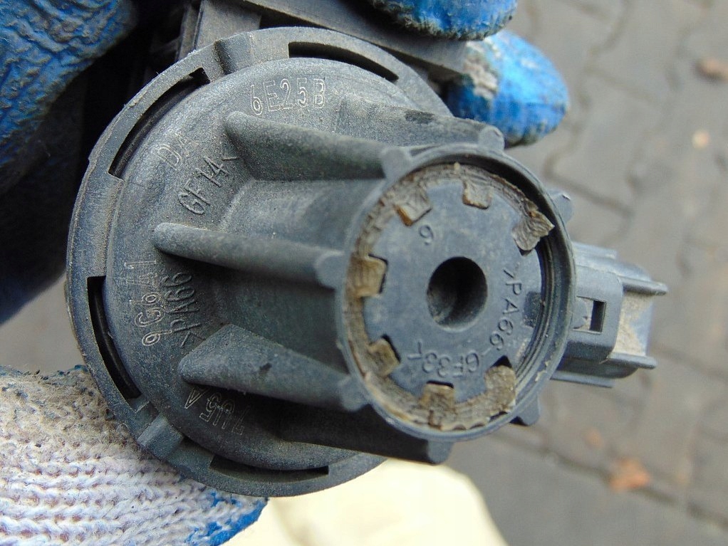 FOCUS Mk1 2.0 USA 06R SOLENOID VALVE 7U5A9G641DA Product image