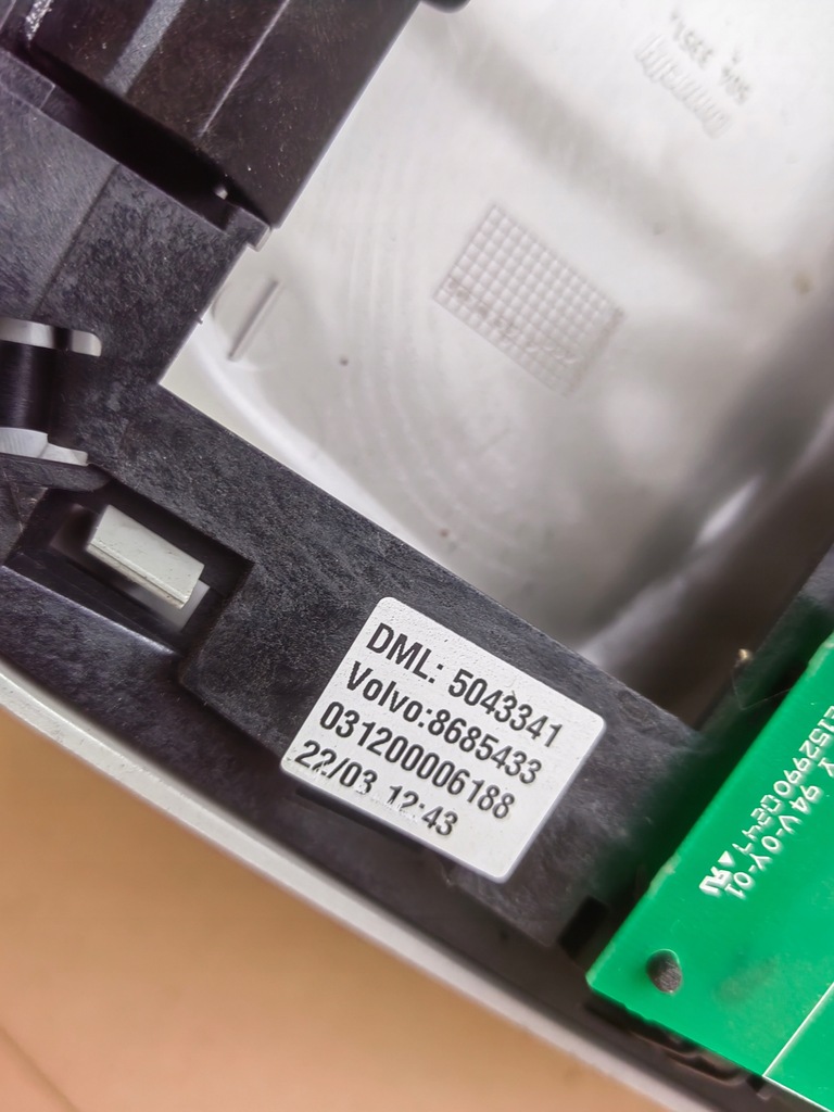 ΦΩΣ ΚΑΜΠΙΝΑΣ ΕΣΩΤΕΡΙΚΟΣ ΚΑΘΡΕΠΤΗΣ VOLVO 8685433 Product image