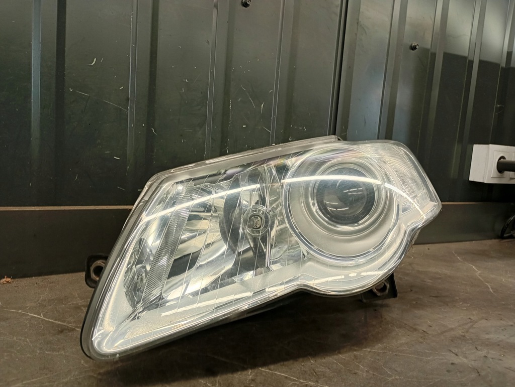 3C0941005Q Αριστερά προβολέας VW Passat B6 Hella Product image