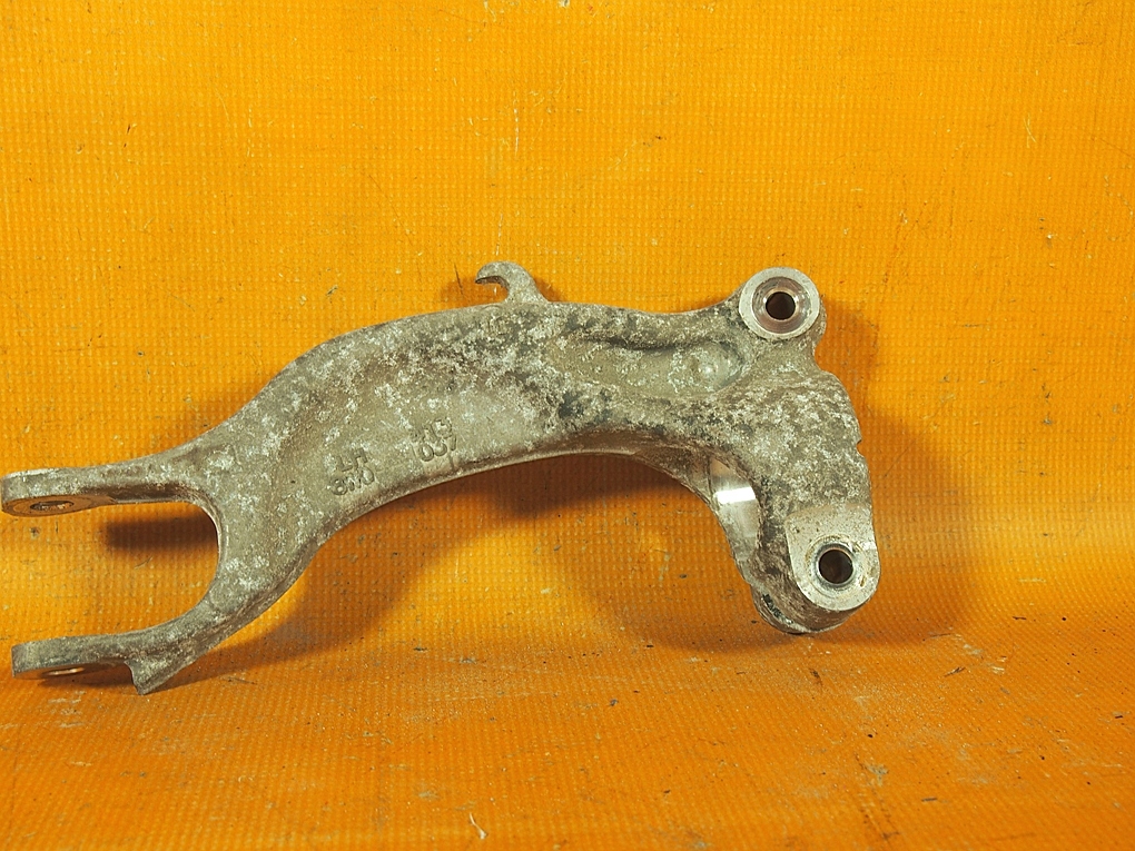 Audi A4 8W B9 58KM Βάση αμορτισέρ ΑΡΙΣΤΕΡΑ 8w0413037 Product image