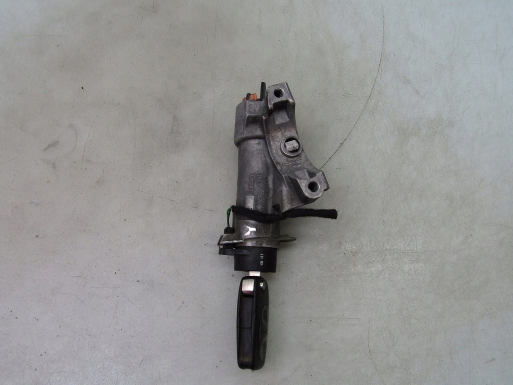PASSAT B5 1.9 TDI 00R ΔΙΑΚΟΠΤΗΣ ΑΝΑΦΛΕΞΗΣ ΜΕ ΚΛΕΙΔΙ 4B0905851A Product image