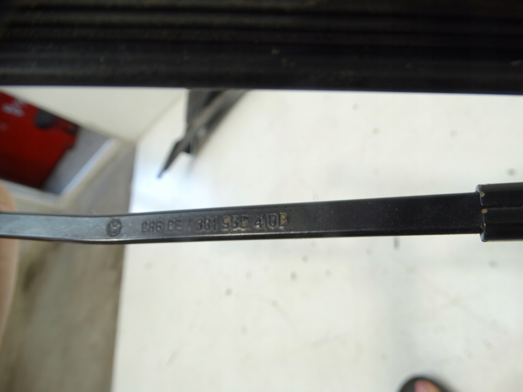 Βραχίονας Υαλοκαθαριστήρα ΔΕΞΙ VOLKSWAGEN PASSAT B6 COMBI 3C1955410B Product image