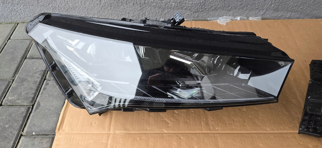 ΛΑΜΠΑ VOLVO V40 ΔΕΞΙΑ LED 31677019 Product image