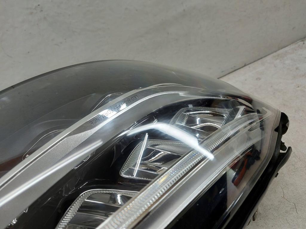 Mercedes-Benz C Class 205 W205 Ανυψώστε το δεξί μπροστινό φανό προβολέα Product image