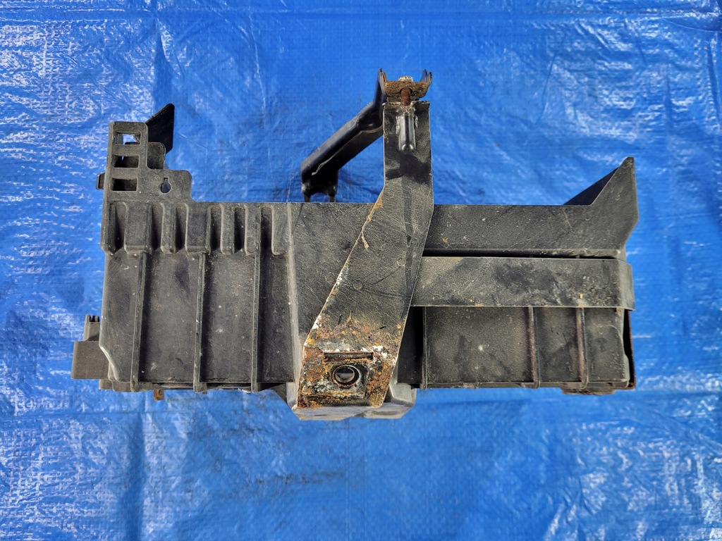 Opel-czari Astra J Zafira C Βάση στέγασης της μπαταρίας 13354420 Product image