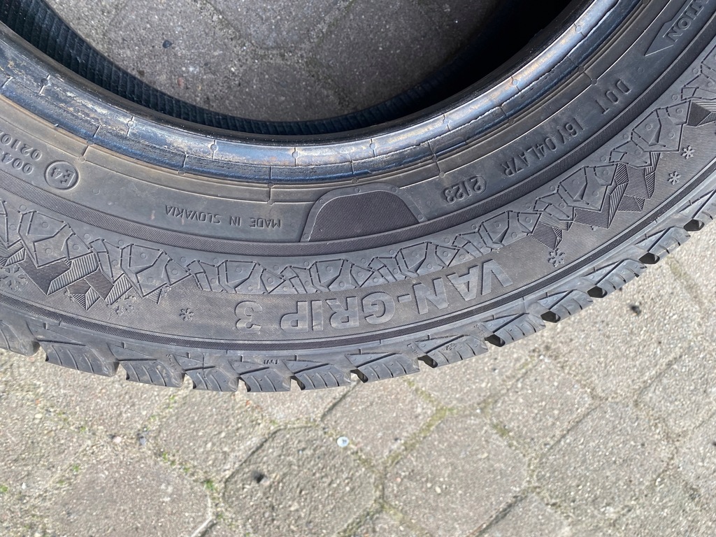 1τμχ SEMPERIT Van-Grip 3 215/65/15 C 104/102T 2023 10,1 χλστ Product image