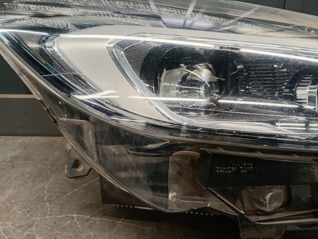 EM2B-13W029-CM Righer Ford S-Max MK2 2017 Πλήρης προβολέας LED Product image