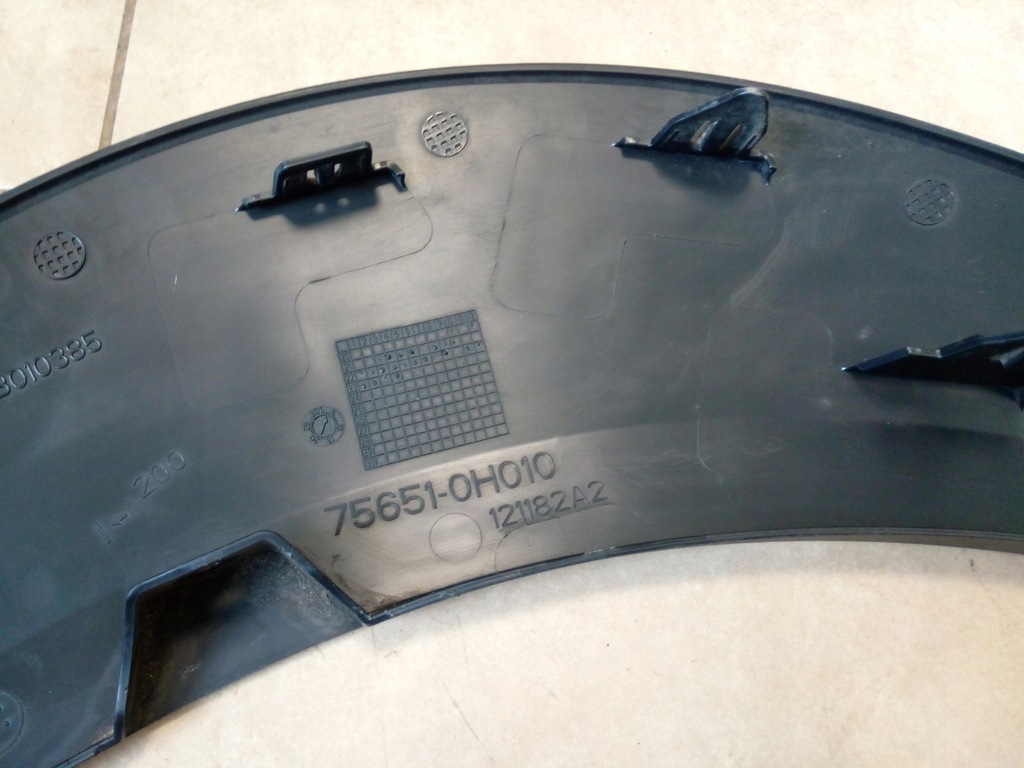 Toyota Aygo X '20 Fender Rows Right 75651-0H010 75605-0H020 Original* Product image