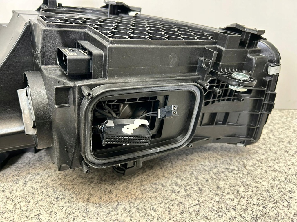 MERCEDES C CLASS W206 LED ΛΑΜΠΑ ΥΨΗΛΗΣ ΑΠΟΔΟΣΗΣ ΔΕΞΙΑ FV Product image